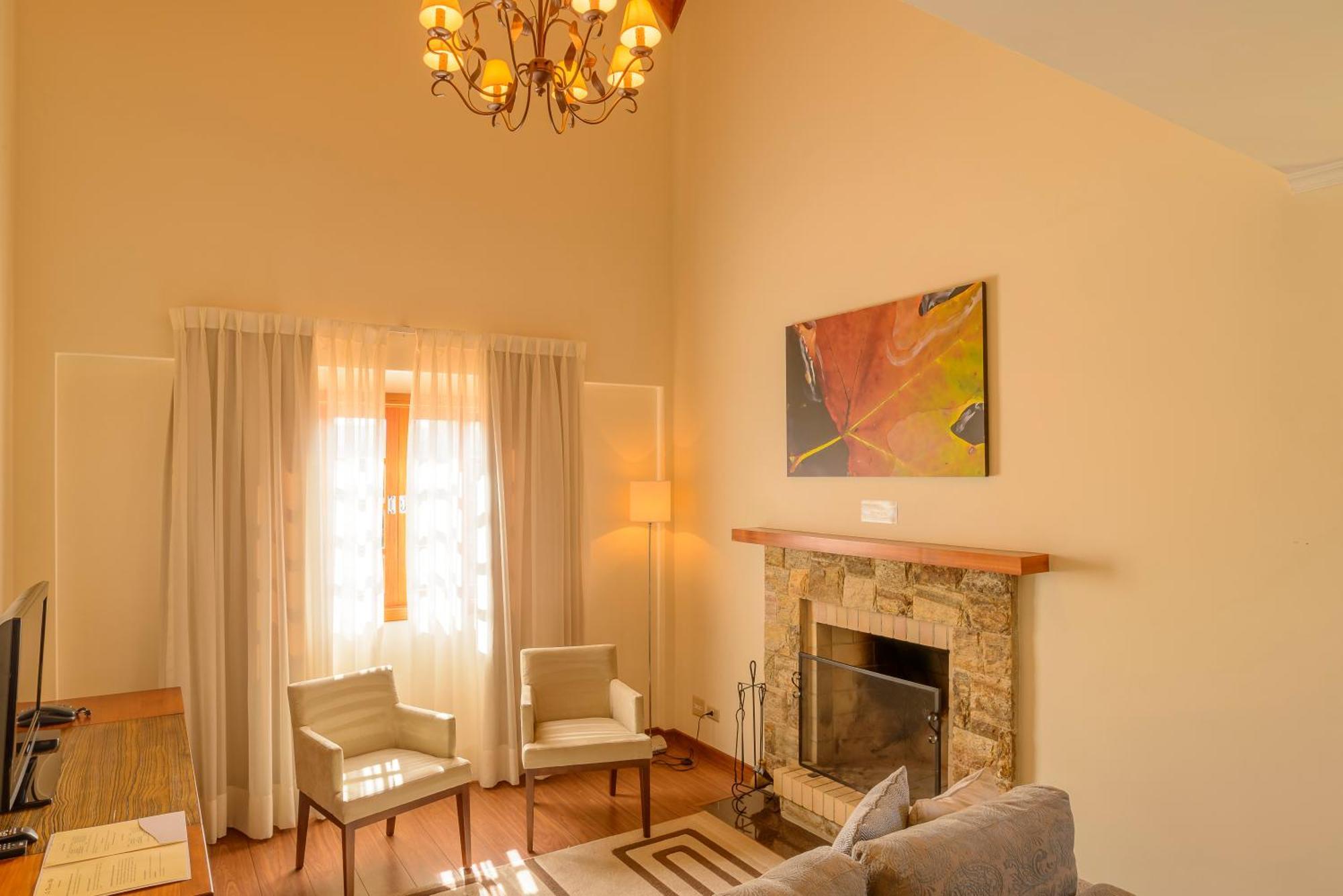 Duplex Suite Spa Bath Fireplace,698627253:JPEG
