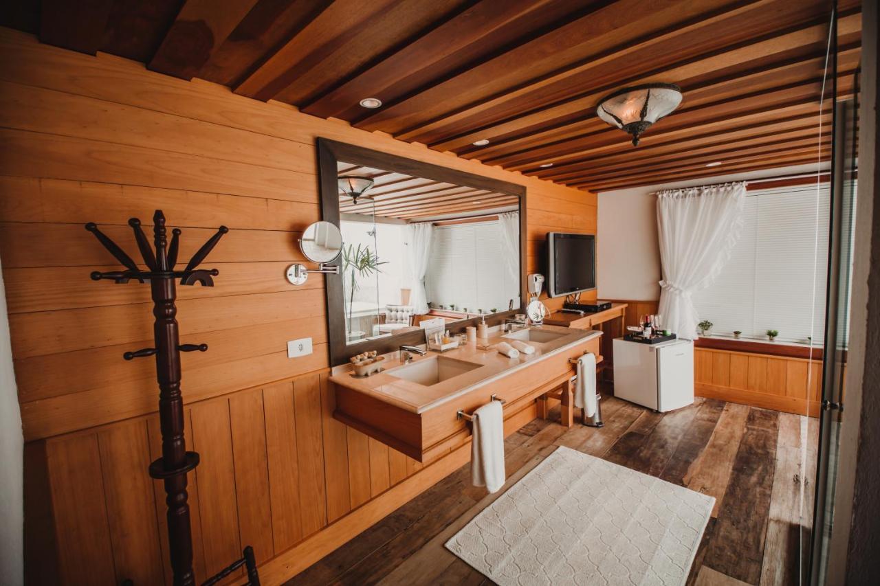 King Suite Spa Bath